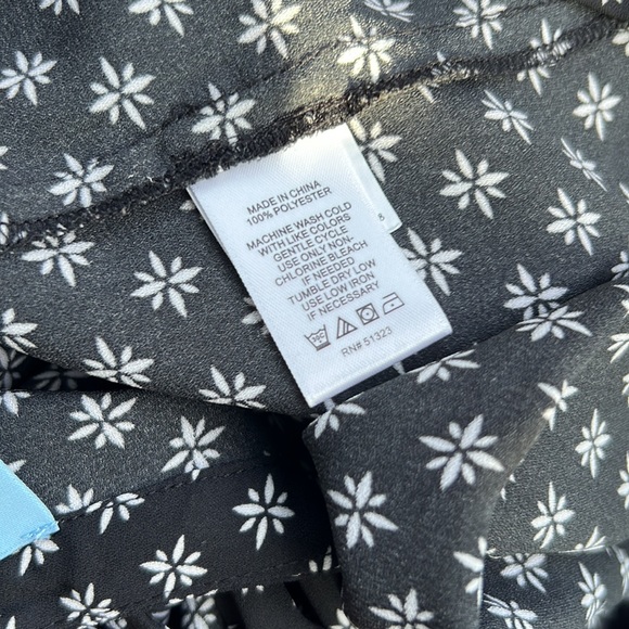 CeCe | Black and White Blouse - Picture 12 of 13